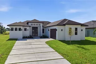 2305 SW 15th Pl, Cape Coral, FL 33991 - Photo 3