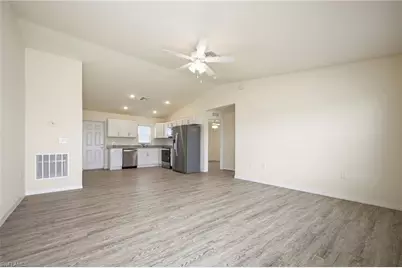 9026 Maywood Cir, Labelle, FL 33935 - Photo 5