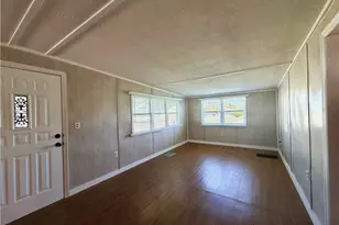 139 Gaslight Ave, North Fort Myers, FL 33917 - Photo 5