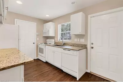 5257 Leeds Rd, Fort Myers, FL 33907 - Photo 9