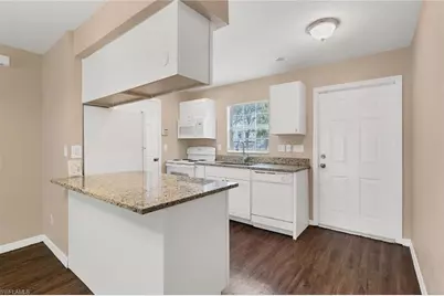 5257 Leeds Rd, Fort Myers, FL 33907 - Photo 7