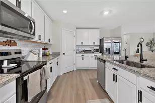 849 Sea Urchin Cir, Fort Myers, FL 33913 - Photo 9