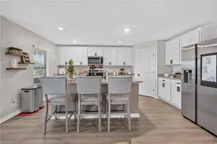 849 Sea Urchin Cir, Fort Myers, FL 33913 - Photo 5
