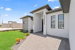 212 Kismet Pkwy W, Cape Coral, FL 33993 - Photo 3