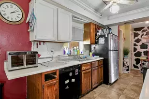 209 NE 9th Ct, Cape Coral, FL 33909 - Photo 11