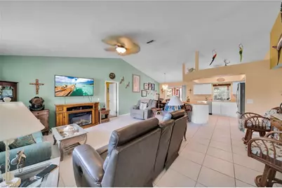 813 SW 11th Pl, Cape Coral, FL 33991 - Photo 5