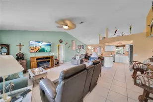 813 SW 11th Pl, Cape Coral, FL 33991 - Photo 5