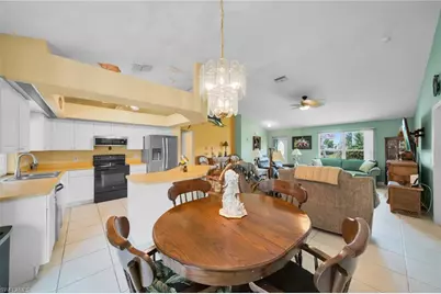 813 SW 11th Pl, Cape Coral, FL 33991 - Photo 11