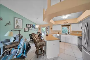 813 SW 11th Pl, Cape Coral, FL 33991 - Photo 7
