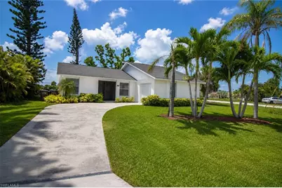 1913 SE 15th Pl, Cape Coral, FL 33990 - Photo 1