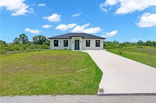 726 Clancy St E, Lehigh Acres, FL 33974 - Photo 3