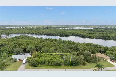 315 Shore Dr, Fort Myers, FL 33905 - Photo 3