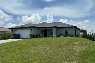 1912 NE 2nd Pl, Cape Coral, FL 33909 - Photo 3