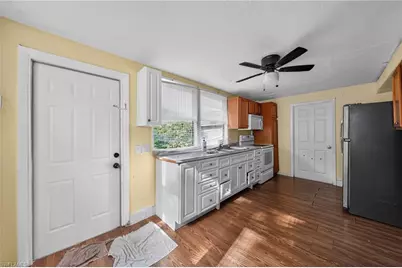1846 Maple Dr, Fort Myers, FL 33907 - Photo 9