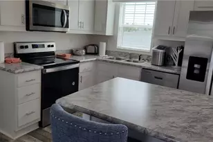 302 Shoreland Dr, Fort Myers, FL 33905 - Photo 5