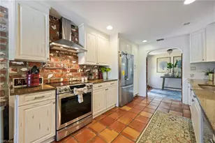 2430 McGregor Blvd, Fort Myers, FL 33901 - Photo 13