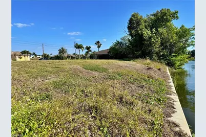 16 SE 8th Pl, Cape Coral, FL 33990 - Photo 7