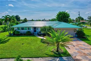 4638 Vinsetta Ave, North Fort Myers, FL 33903 - Photo 5