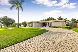 1446 Cumberland Ct, Fort Myers, FL 33919 - Photo 9
