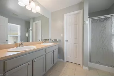 923 NE 9th Ter, Cape Coral, FL 33909 - Photo 15