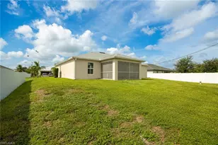 923 NE 9th Terrace, Cape Coral, FL 33909 - Photo 23