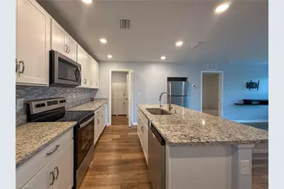 3010 NE 6th Pl, Cape Coral, FL 33909 - Photo 3