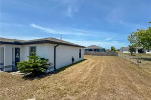 3010 NE 6th Pl, Cape Coral, FL 33909 - Photo 19