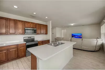 152 SE 27th Ter, Cape Coral, FL 33904 - Photo 7
