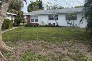 823 Courtington Ln, Fort Myers, FL 33919 - Photo 13