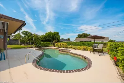 250 NE 10th Pl, Cape Coral, FL 33909 - Photo 27
