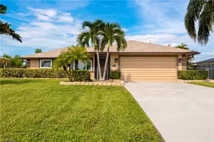 250 NE 10th Pl, Cape Coral, FL 33909 - Photo 1