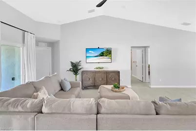 618 NE 2nd Pl, Cape Coral, FL 33909 - Photo 7