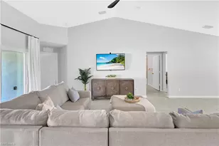 618 NE 2nd Pl, Cape Coral, FL 33909 - Photo 7