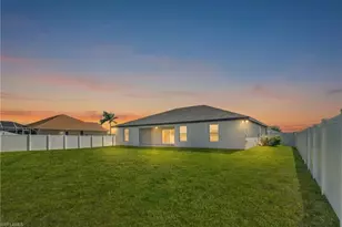 618 NE 2nd Pl, Cape Coral, FL 33909 - Photo 27