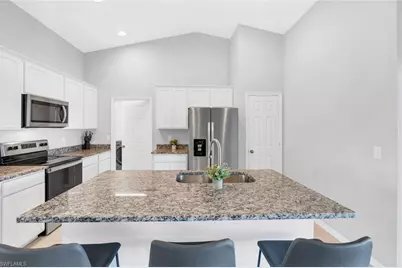618 NE 2nd Pl, Cape Coral, FL 33909 - Photo 11