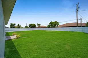 315 SE 7th Pl, Cape Coral, FL 33990 - Photo 23