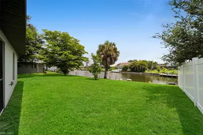 318 SW 7th Ter, Cape Coral, FL 33991 - Photo 25
