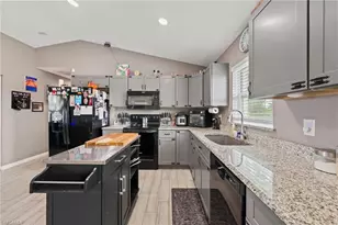 5011 Dania Cir, Labelle, FL 33935 - Photo 7