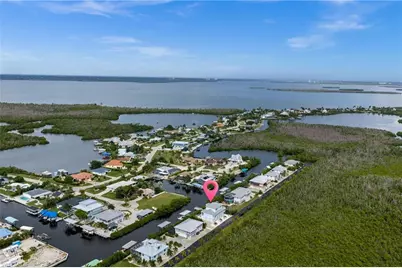 2912 Buttonwood Key Ct, Saint James City, FL 33956 - Photo 5