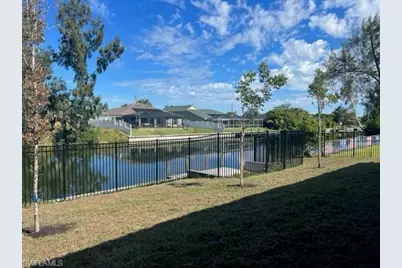 1819 NE 2nd St, Cape Coral, FL 33993 - Photo 3