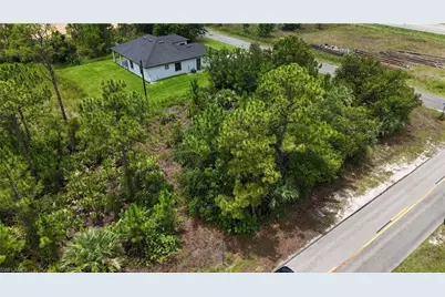2402 E 10th St, Lehigh Acres, FL 33936 - Photo 5