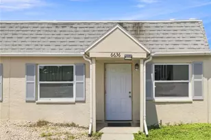 6636-6640 Warwick Cir, Fort Myers, FL 33919 - Photo 11