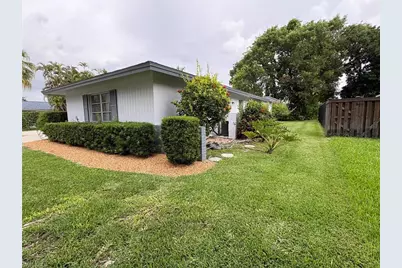 5661 Eichen Cir E, Fort Myers, FL 33919 - Photo 19