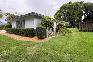 5661 Eichen Cir E, Fort Myers, FL 33919 - Photo 19
