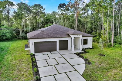 8027 Royal Cir, Labelle, FL 33935 - Photo 3