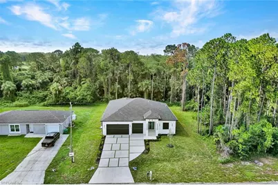 8027 Royal Cir, Labelle, FL 33935 - Photo 5