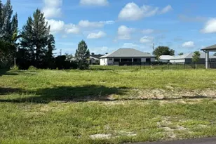212 NE 9th St, Cape Coral, FL 33909 - Photo 1