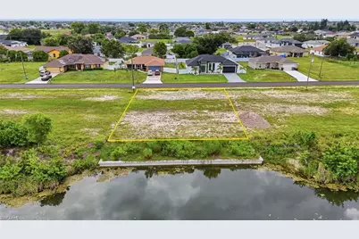 1008 NE 1st Pl, Cape Coral, FL 33909 - Photo 1