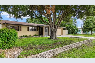 4029 Country Club Blvd, Cape Coral, FL 33904 - Photo 5