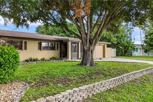 4029 Country Club Blvd, Cape Coral, FL 33904 - Photo 5
